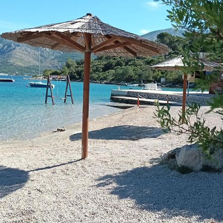 Holiday Home Villa Kastel Zrnovo Exteriör bild