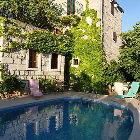 Holiday Home Villa Kastel Zrnovo Exteriör bild
