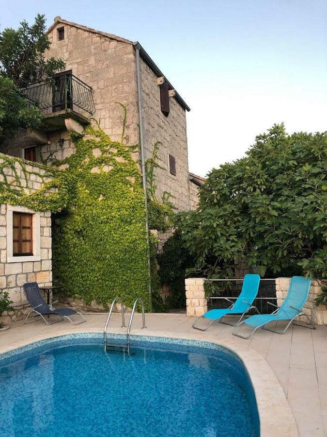Holiday Home Villa Kastel Zrnovo Exteriör bild