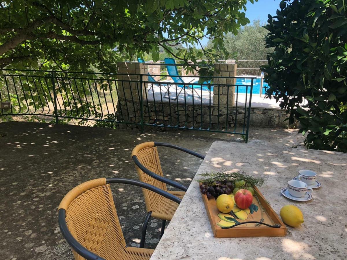 Holiday Home Villa Kastel Zrnovo Exteriör bild