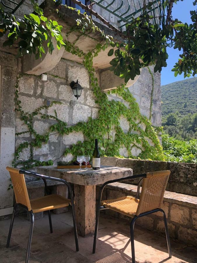 Holiday Home Villa Kastel Zrnovo Exteriör bild