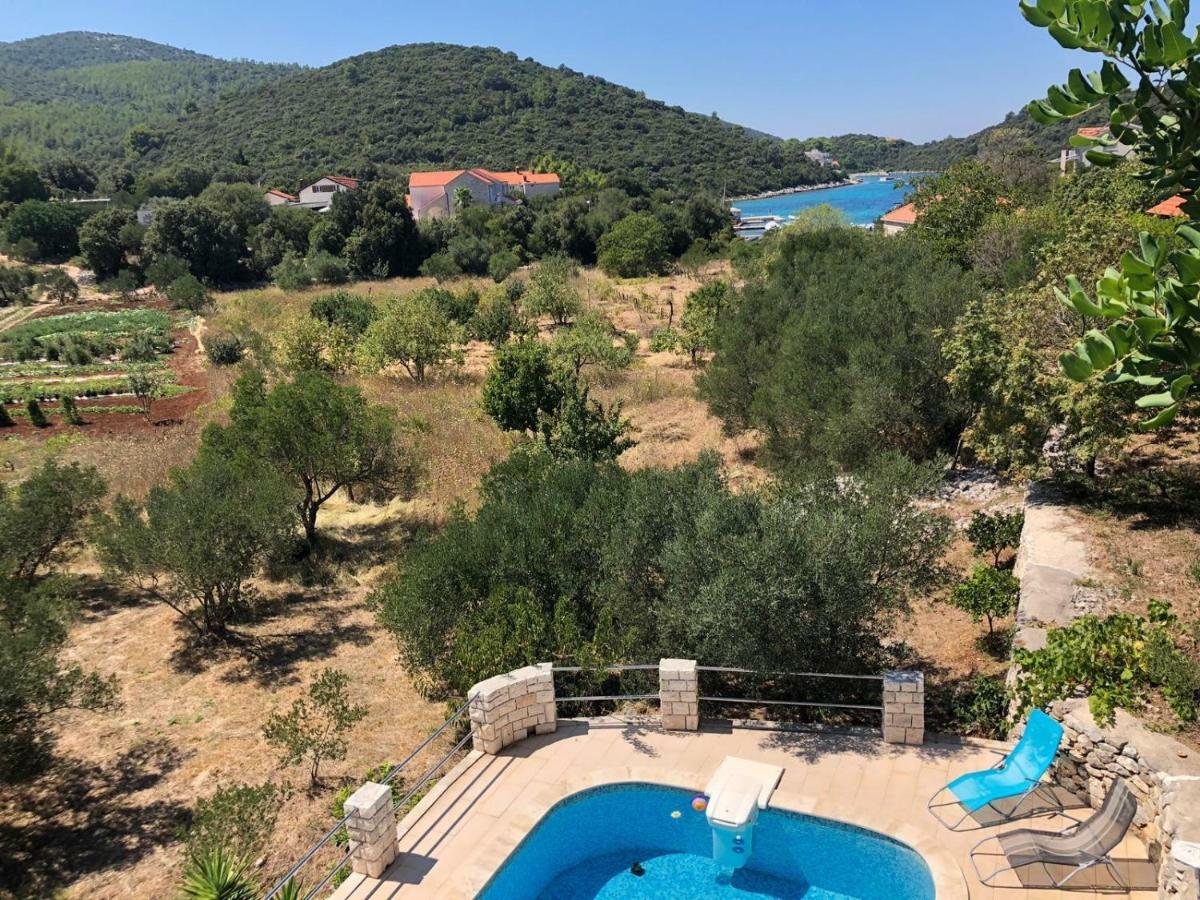 Holiday Home Villa Kastel Zrnovo Exteriör bild